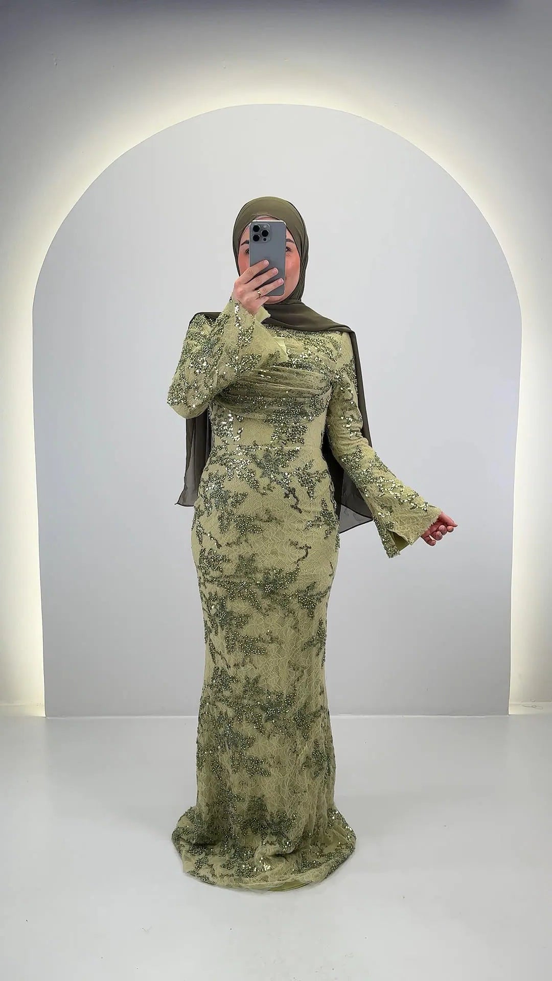 Azmia Abendkleid Grün mit Hijab