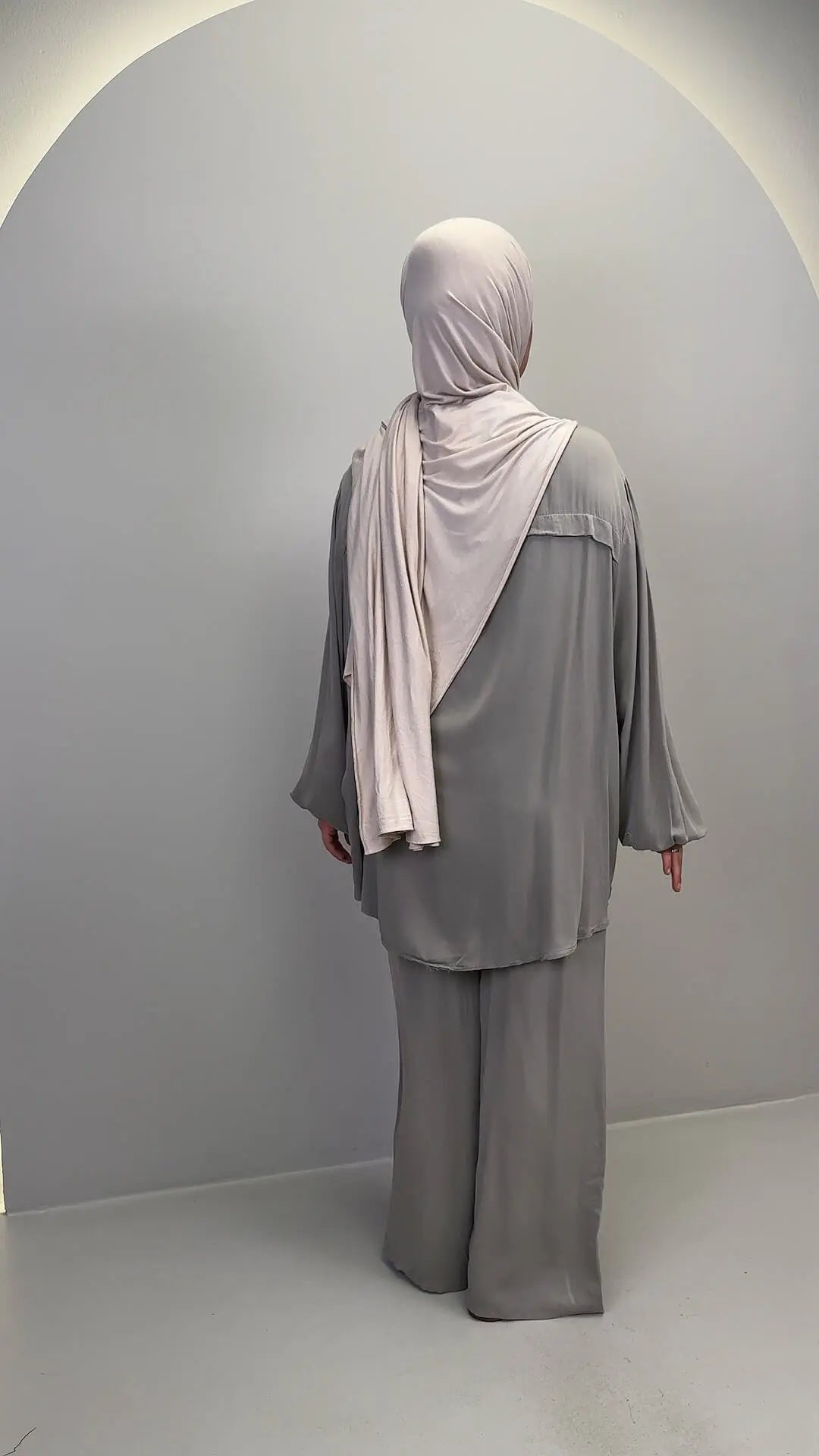 Leyan Outfit